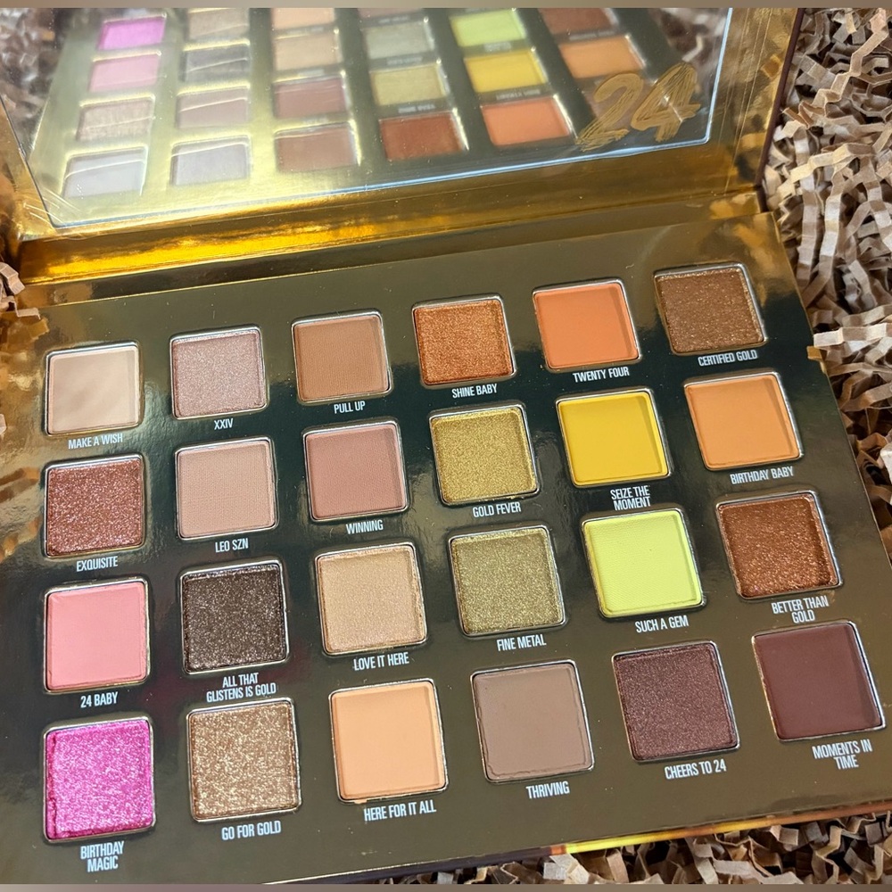 KYLIE COSMETICS
24K Birthday Collection Pressed Powder Palette - Picture 5 of 16